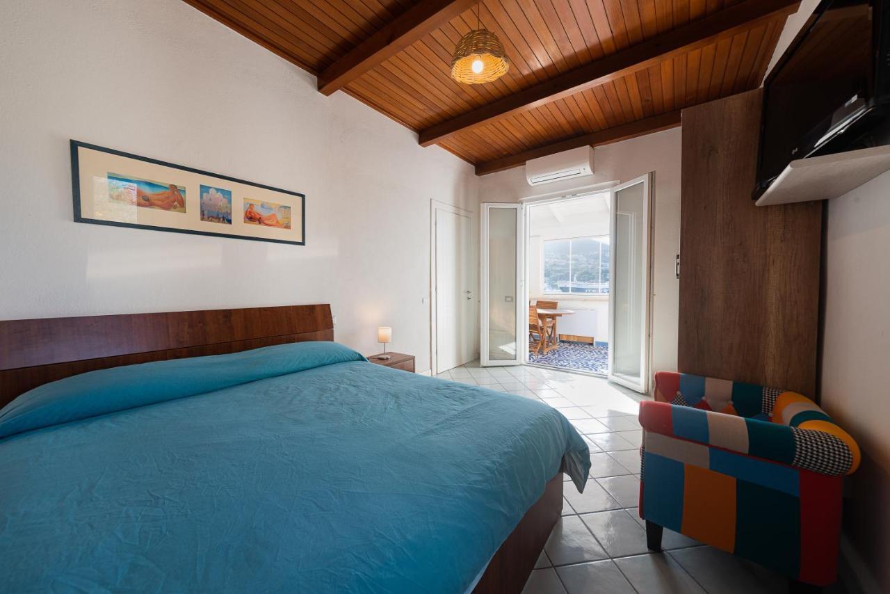 La Casa Sul Porto Apartment อีสเกีย ภายนอก รูปภาพ